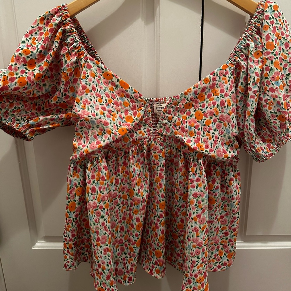 Floral pattern puff short sleeve top low cut